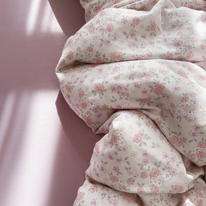 91家纺网 家纺一手货源 找家纺 典曼家纺 2025新款A类母婴级抗菌有氧双层纱亲肤小清新印花三件套四件套 阳春三月