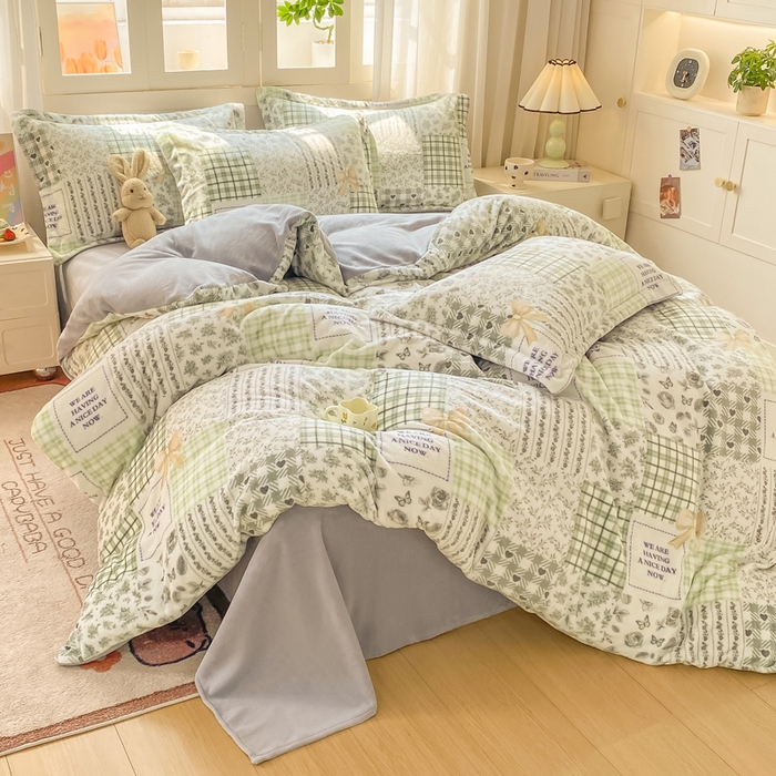 91家纺网 家纺一手货源 找家纺 红日子纺织品 2025新款高克重牛奶绒印花四件套 德尔慧