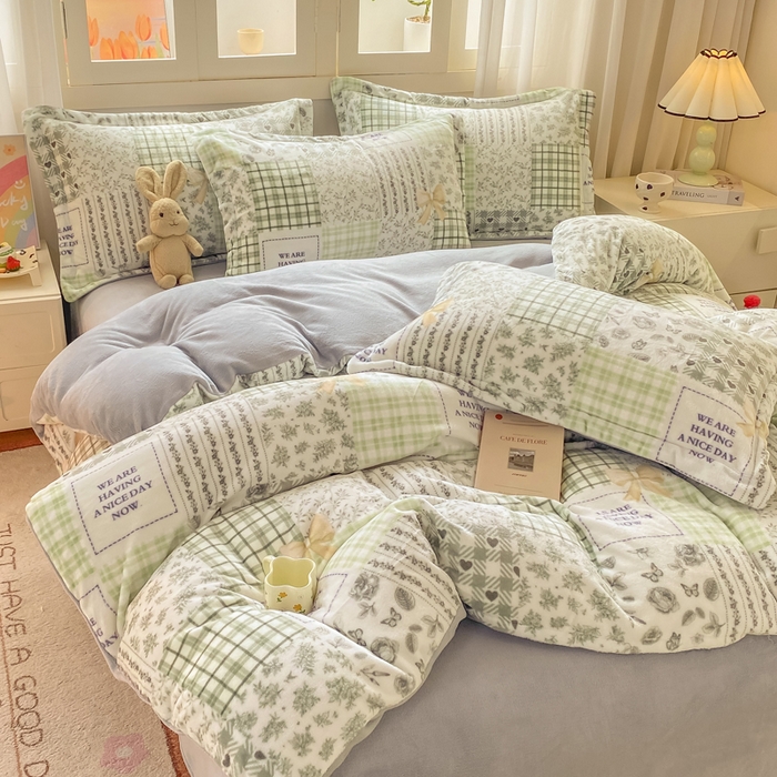 91家纺网 家纺一手货源 找家纺 红日子纺织品 2025新款高克重牛奶绒印花四件套 德尔慧