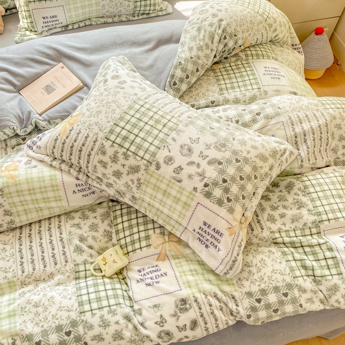 91家纺网 家纺一手货源 找家纺 红日子纺织品 2025新款高克重牛奶绒印花四件套 德尔慧