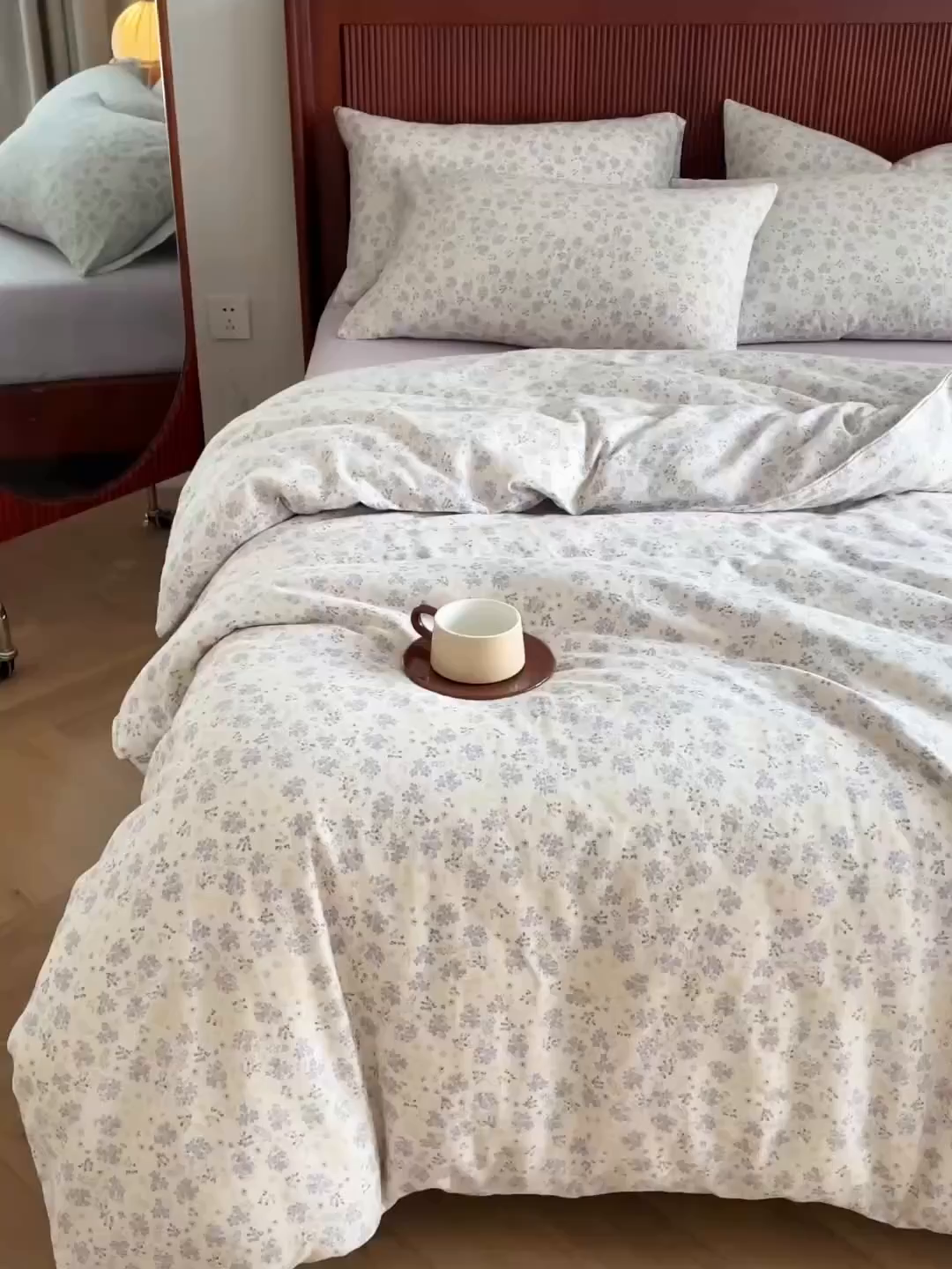 91家纺网 家纺一手货源 找家纺 典曼家纺 2025新款A类母婴级抗菌有氧双层纱亲肤小清新印花三件套四件套 紫藤