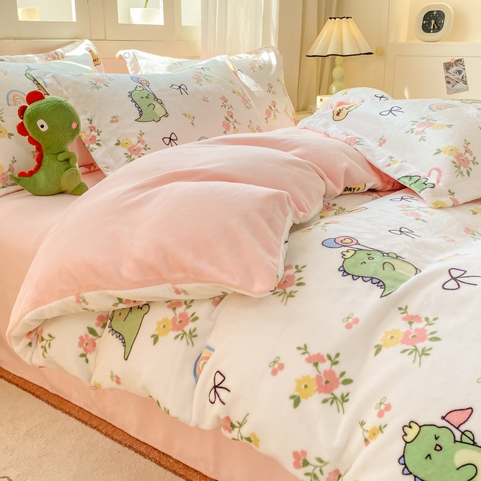 91家纺网 家纺一手货源 找家纺 红日子纺织品 2025新款高克重牛奶绒印花四件套 花儿与龙