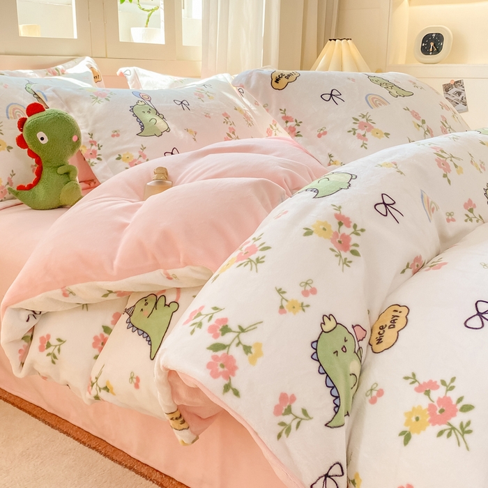 91家纺网 家纺一手货源 找家纺 红日子纺织品 2025新款高克重牛奶绒印花四件套 花儿与龙