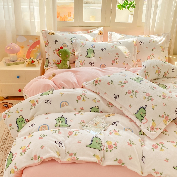 91家纺网 家纺一手货源 找家纺 红日子纺织品 2025新款高克重牛奶绒印花四件套 花儿与龙