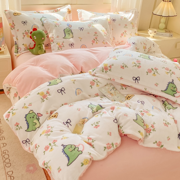 91家纺网 家纺一手货源 找家纺 红日子纺织品 2025新款高克重牛奶绒印花四件套 花儿与龙