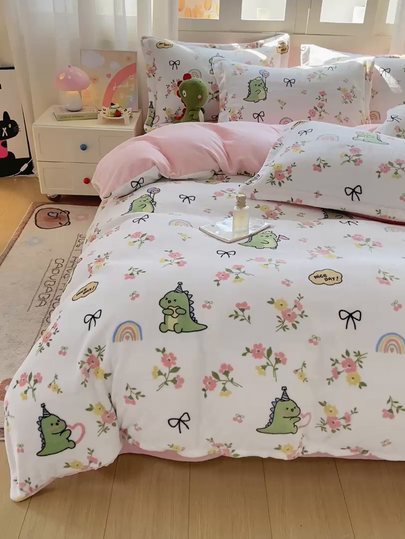 91家纺网 家纺一手货源 找家纺 红日子纺织品 2025新款高克重牛奶绒印花四件套 花儿与龙