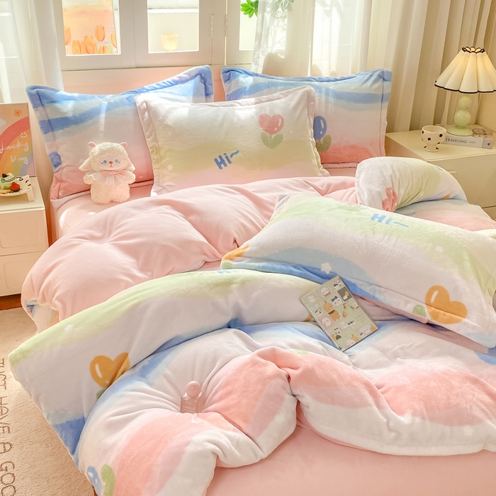 91家纺网 家纺一手货源 找家纺 红日子纺织品 2025新款高克重牛奶绒印花四件套 花海