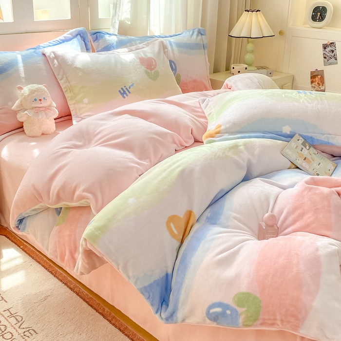 91家纺网 家纺一手货源 找家纺 红日子纺织品 2025新款高克重牛奶绒印花四件套 花海