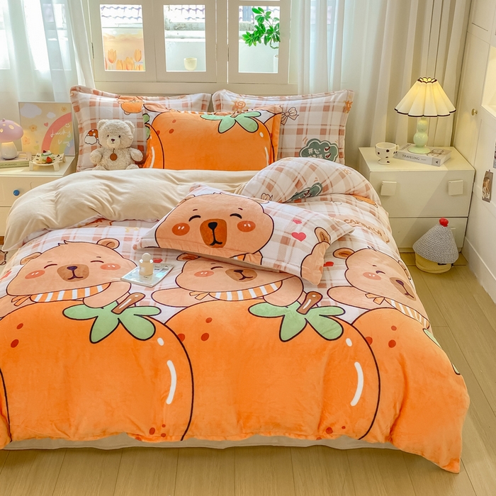 91家纺网 家纺一手货源 找家纺 红日子纺织品 2025新款高克重牛奶绒印花四件套 卡皮巴拉