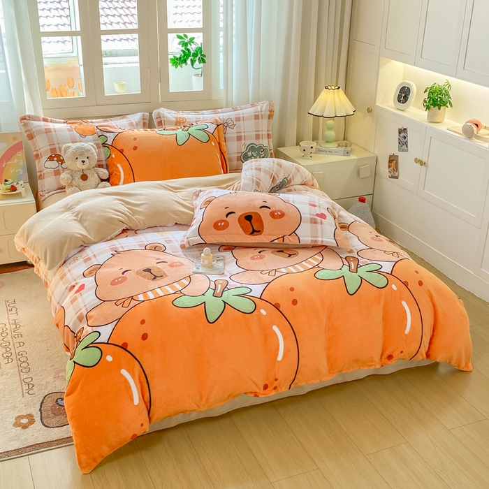 91家纺网 家纺一手货源 找家纺 红日子纺织品 2025新款高克重牛奶绒印花四件套 卡皮巴拉