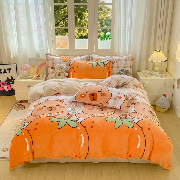 91家纺网 家纺一手货源 找家纺 红日子纺织品 2025新款高克重牛奶绒印花四件套 卡皮巴拉