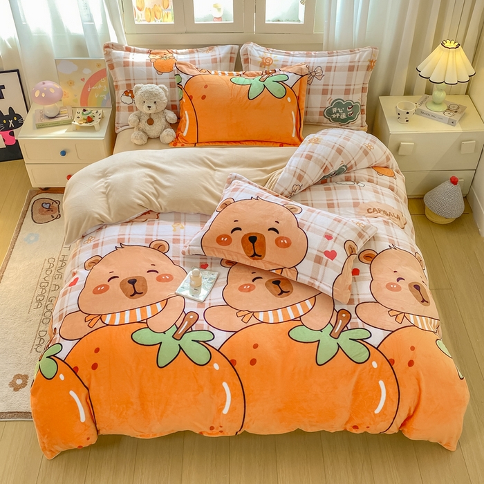 91家纺网 家纺一手货源 找家纺 红日子纺织品 2025新款高克重牛奶绒印花四件套 卡皮巴拉