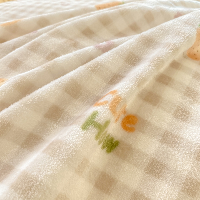 91家纺网 家纺一手货源 找家纺 红日子纺织品 2025新款高克重牛奶绒印花四件套 可爱草莓