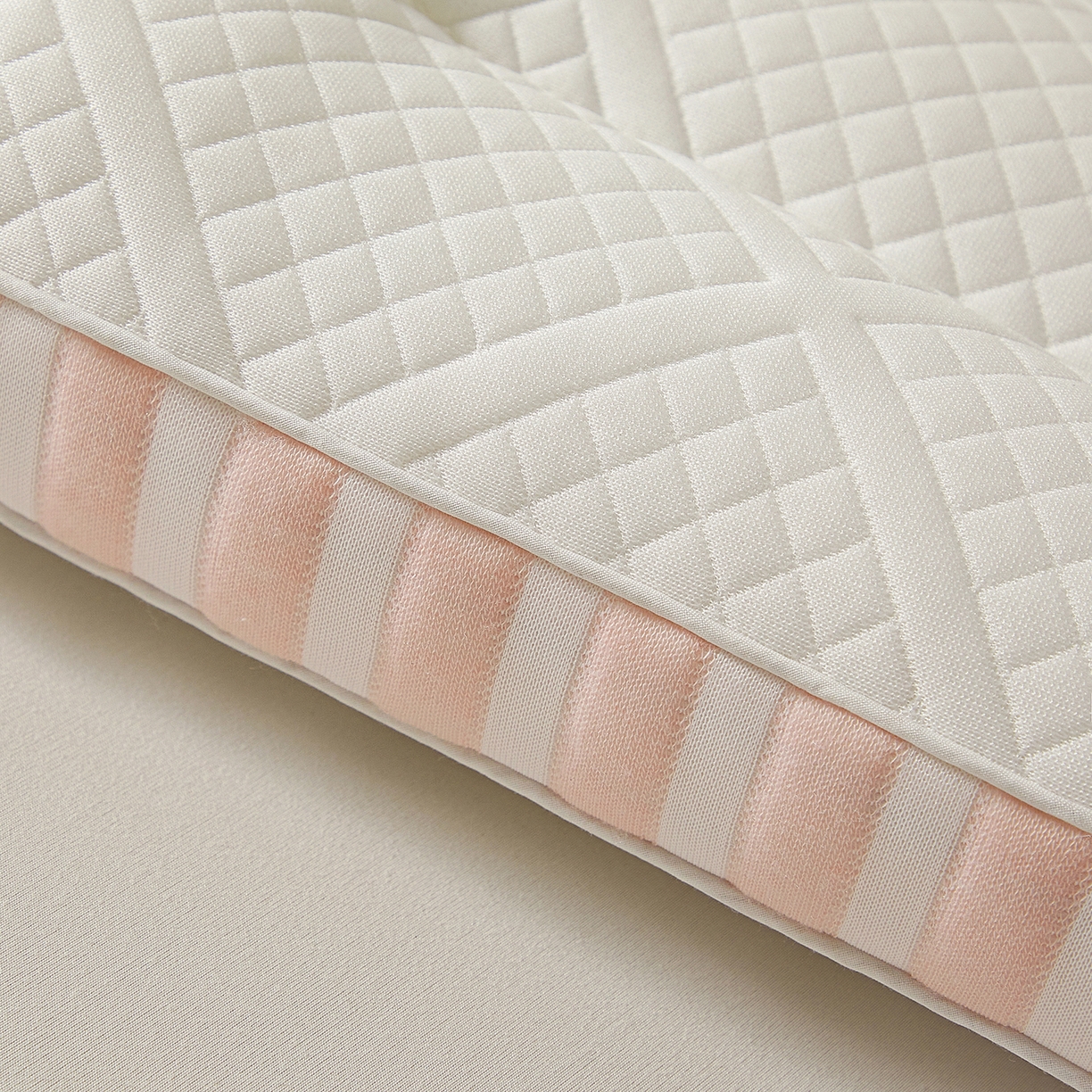 91家纺网 家纺一手货源 找家纺 大熊枕芯 2025新款条纹款抗菌亲子护颈枕头枕芯 粉色