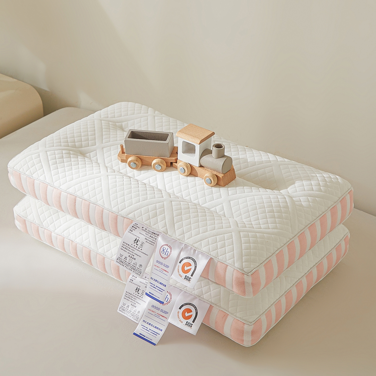 91家纺网 家纺一手货源 找家纺 大熊枕芯 2025新款条纹款抗菌亲子护颈枕头枕芯 粉色