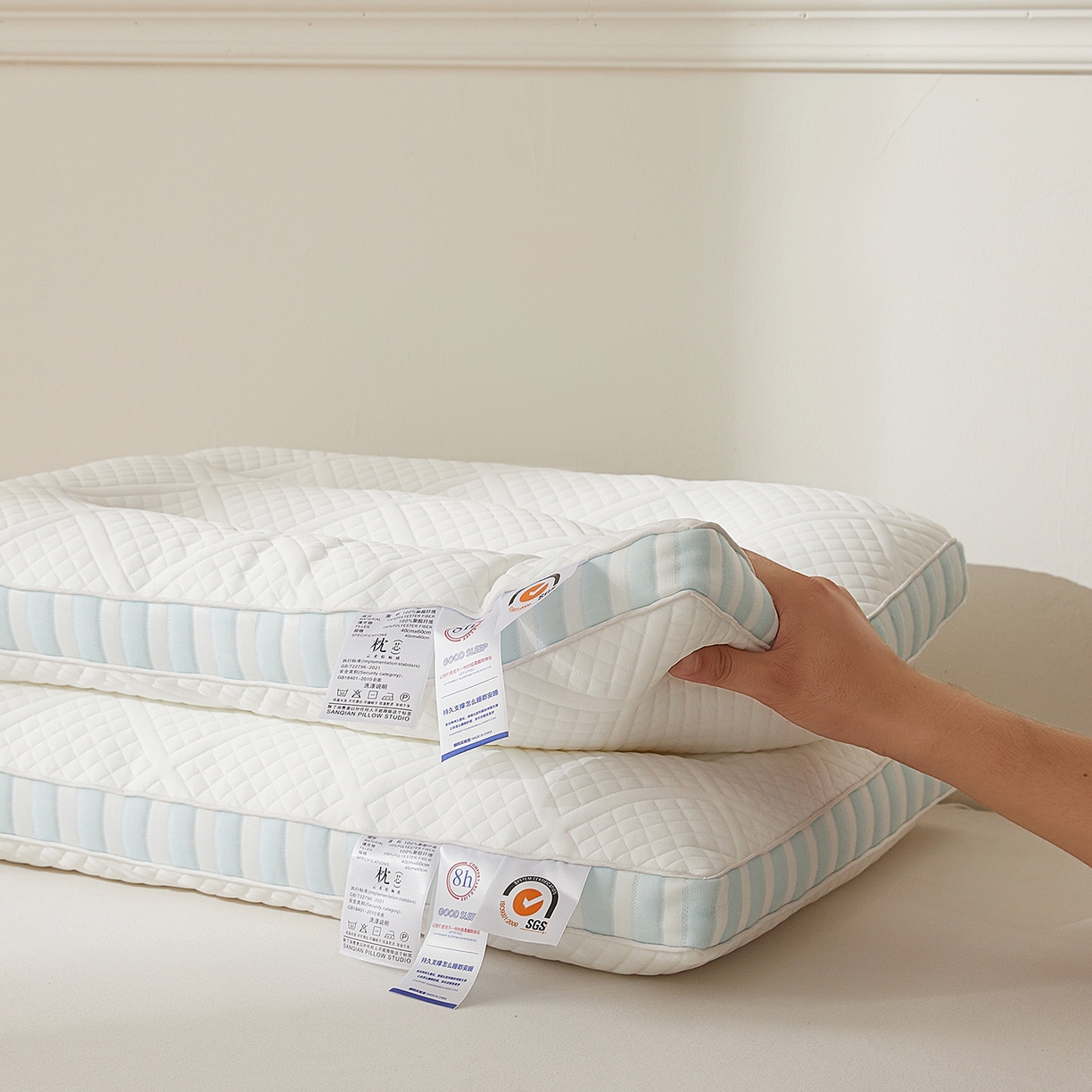 91家纺网 家纺一手货源 找家纺 大熊枕芯 2025新款条纹款抗菌亲子护颈枕头枕芯 蓝色