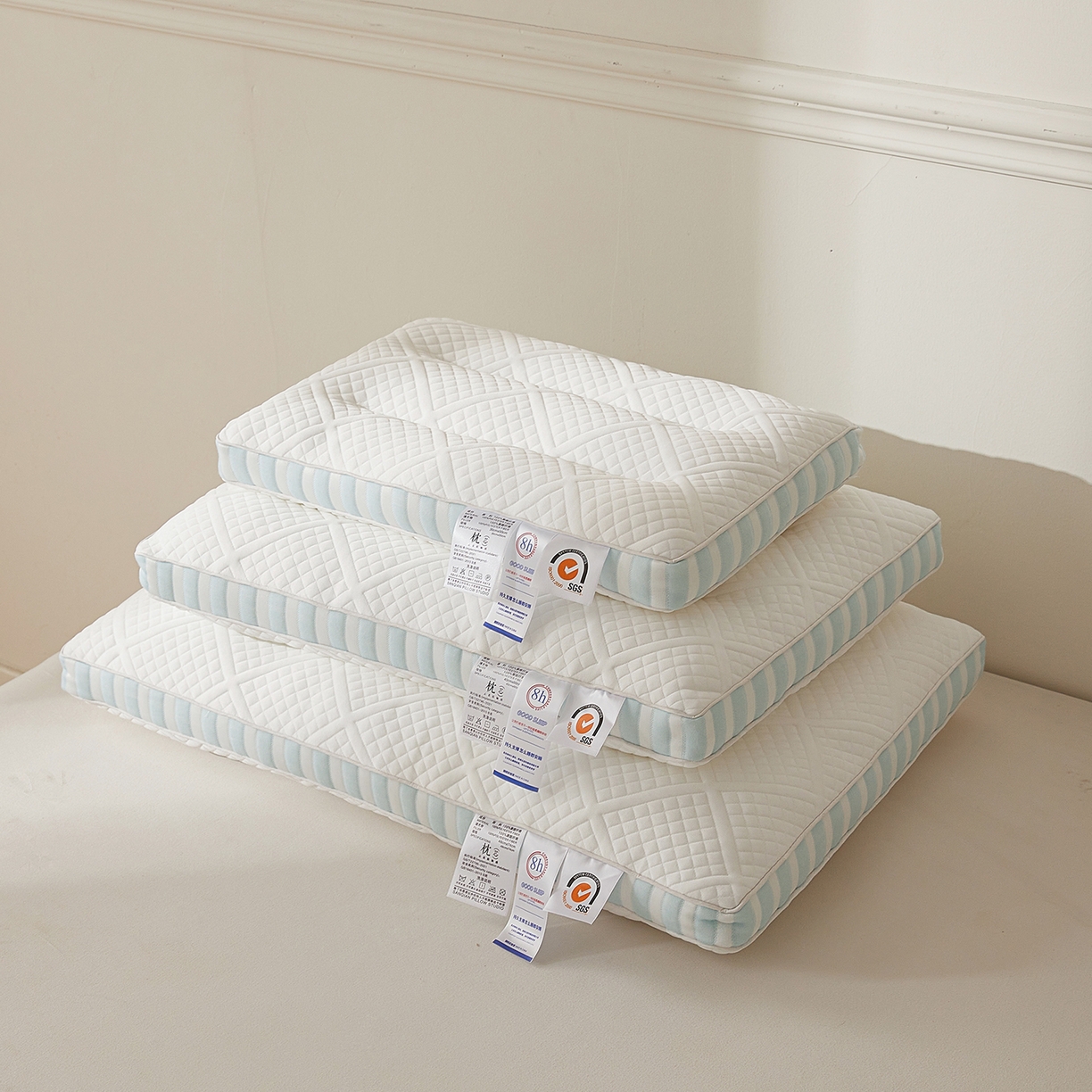 91家纺网 家纺一手货源 找家纺 大熊枕芯 2025新款条纹款抗菌亲子护颈枕头枕芯 蓝色