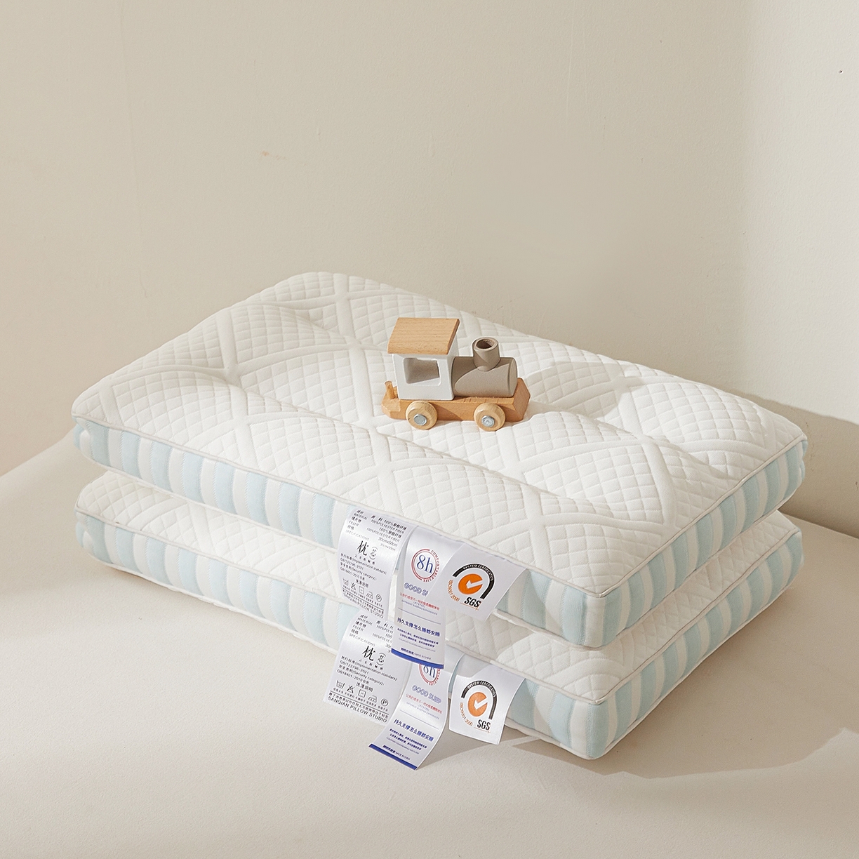 91家纺网 家纺一手货源 找家纺 大熊枕芯 2025新款条纹款抗菌亲子护颈枕头枕芯 蓝色