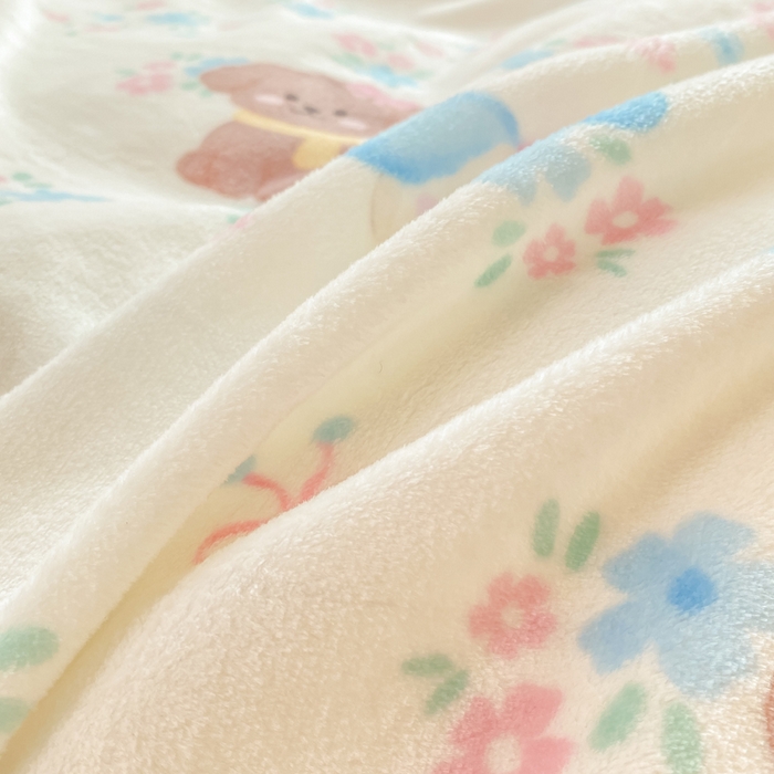 91家纺网 家纺一手货源 找家纺 红日子纺织品 2025新款高克重牛奶绒印花四件套 快乐小狗