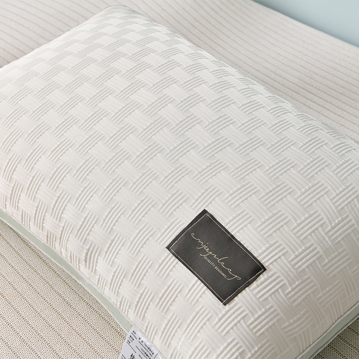 91家纺网 家纺一手货源 找家纺 （总）大熊枕芯 2025新款黑标款压花护颈枕头枕芯