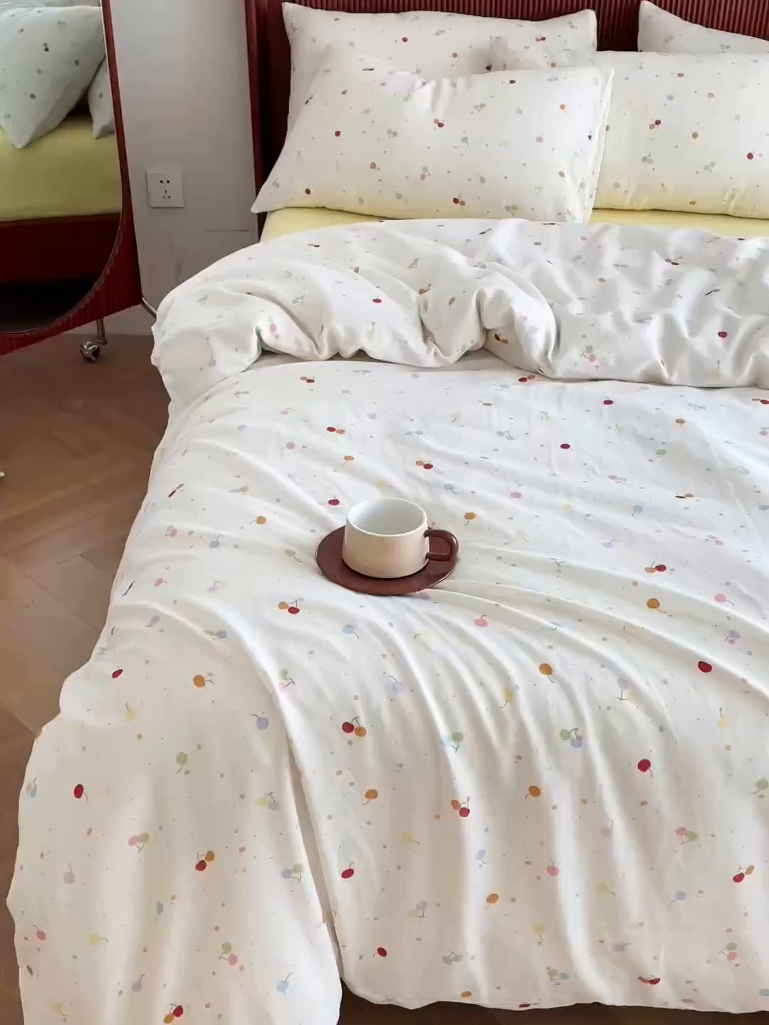 91家纺网 家纺一手货源 找家纺 典曼家纺 2025新款A类母婴级抗菌有氧双层纱亲肤小清新印花三件套四件套 七彩樱桃