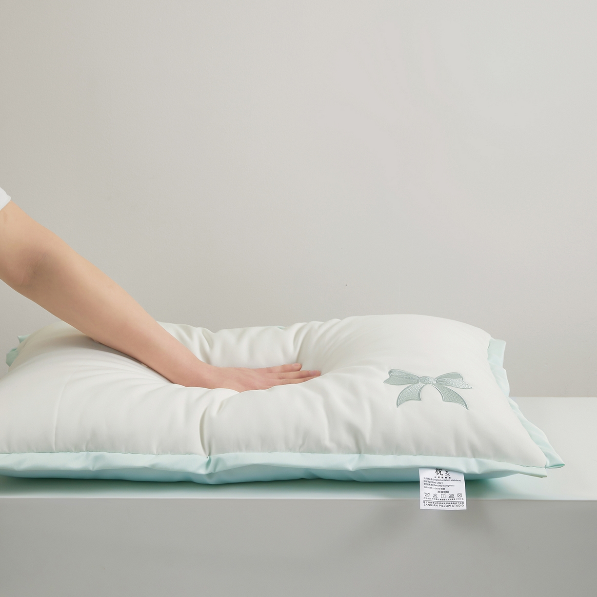 91家纺网 家纺一手货源 找家纺 大熊枕芯 2025新款双莱赛尔天丝蝴蝶护颈枕头枕芯 天丝蝴蝶兰