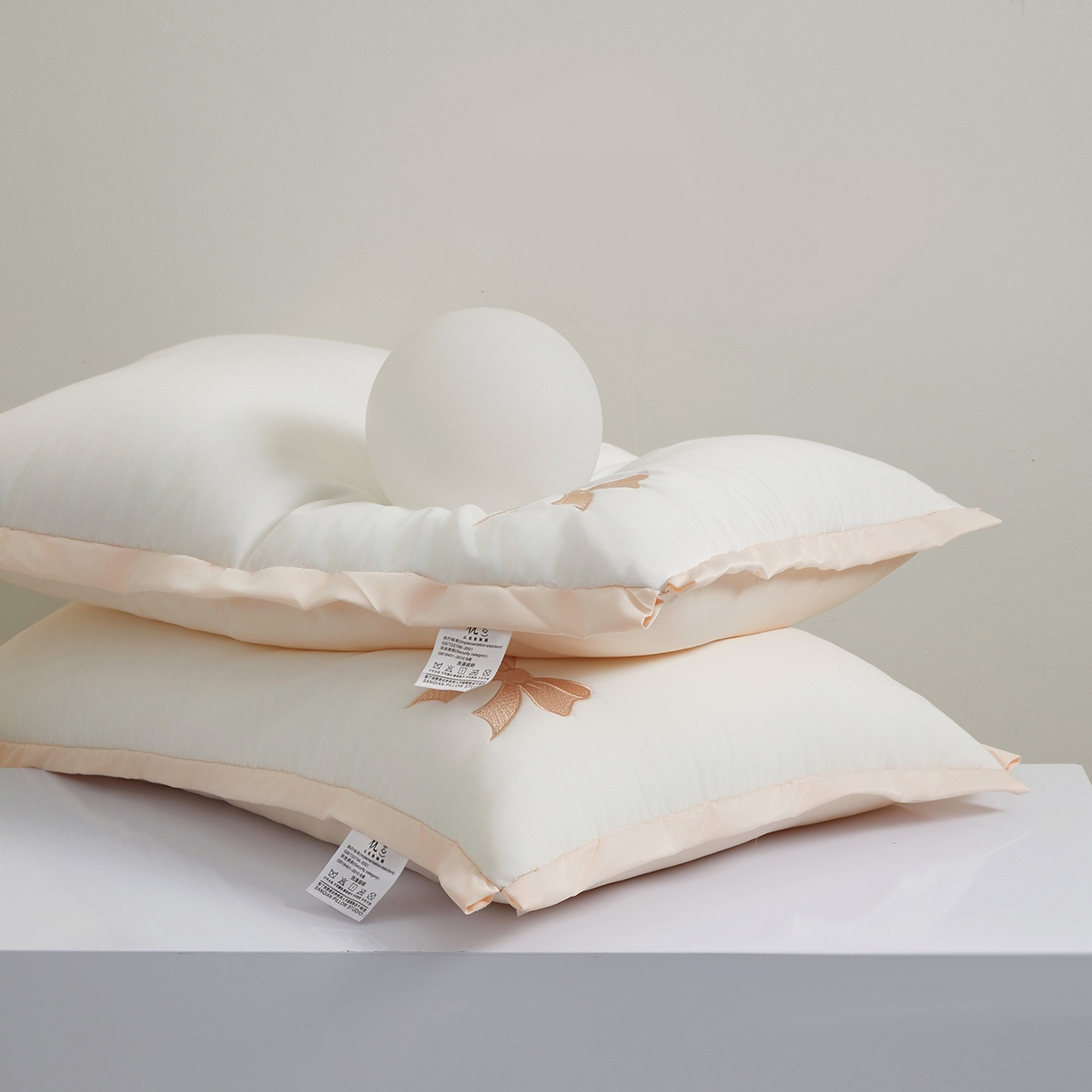 91家纺网 家纺一手货源 找家纺 大熊枕芯 2025新款双莱赛尔天丝蝴蝶护颈枕头枕芯 天丝蝴蝶粉