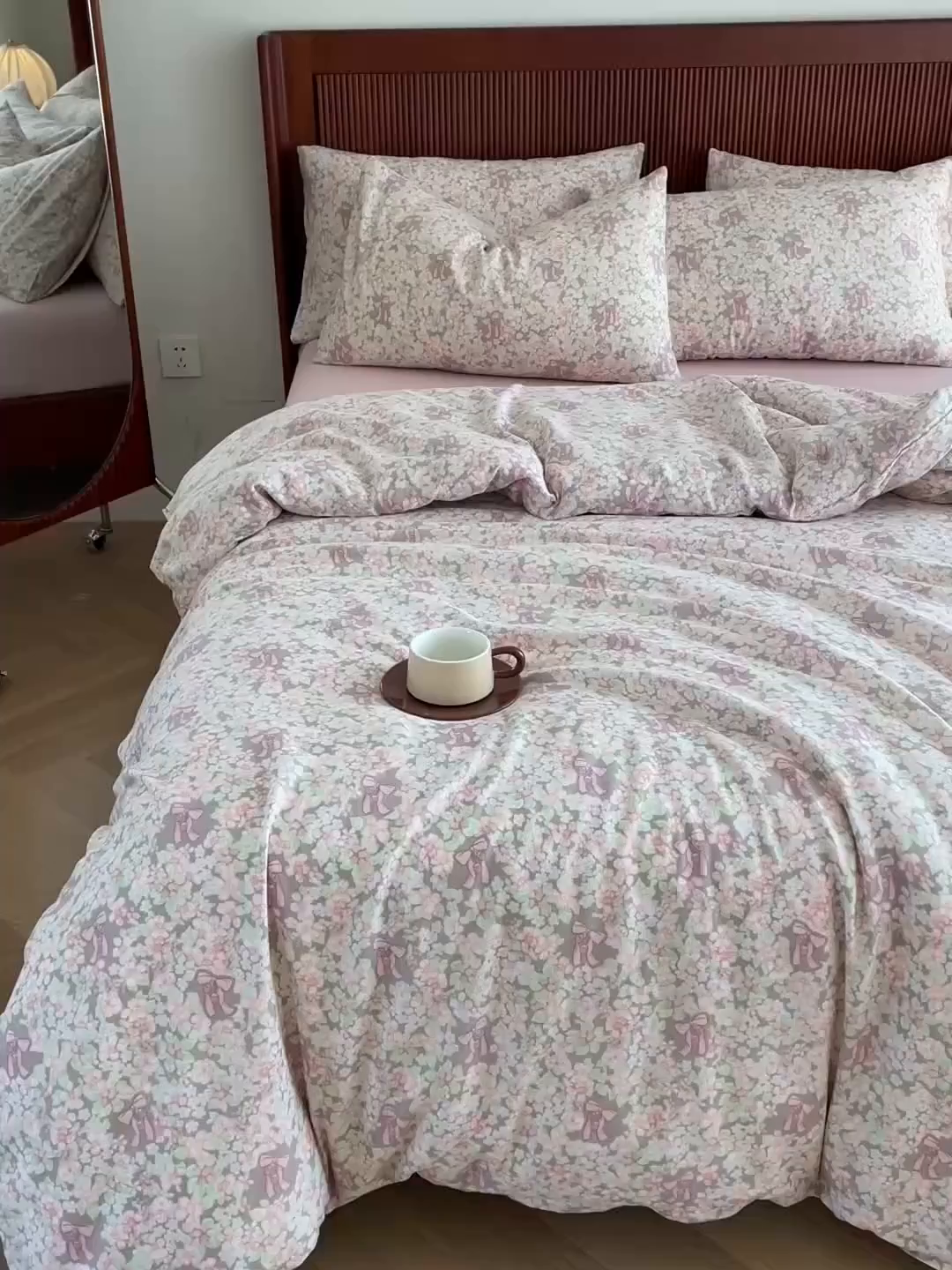 91家纺网 家纺一手货源 找家纺 典曼家纺 2025新款A类母婴级抗菌有氧双层纱亲肤小清新印花三件套四件套 清桃粉