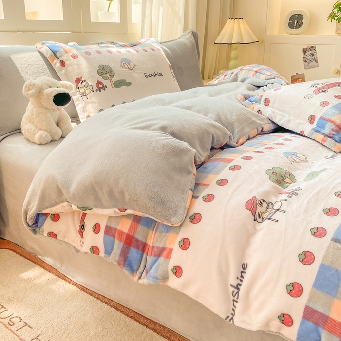 91家纺网 家纺一手货源 找家纺 红日子纺织品 2025新款高克重牛奶绒印花四件套 露营狗