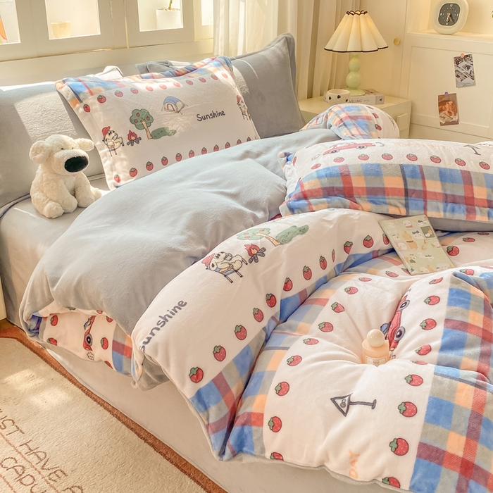 91家纺网 家纺一手货源 找家纺 红日子纺织品 2025新款高克重牛奶绒印花四件套 露营狗