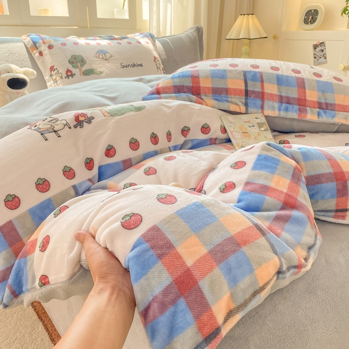 91家纺网 家纺一手货源 找家纺 红日子纺织品 2025新款高克重牛奶绒印花四件套 露营狗