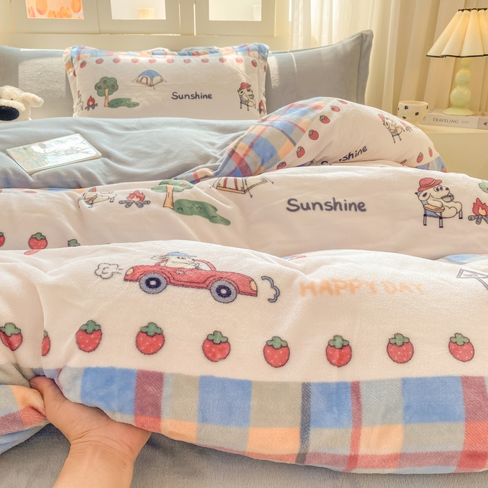 91家纺网 家纺一手货源 找家纺 红日子纺织品 2025新款高克重牛奶绒印花四件套 露营狗