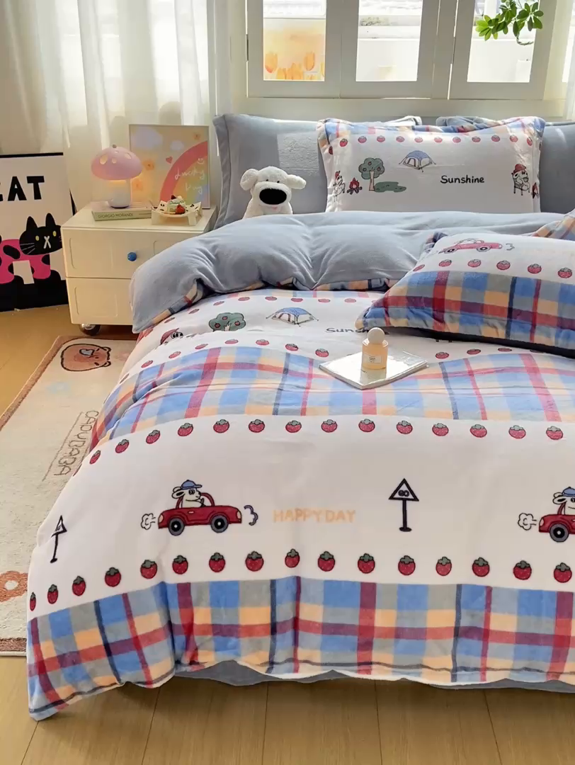 91家纺网 家纺一手货源 找家纺 红日子纺织品 2025新款高克重牛奶绒印花四件套 露营狗