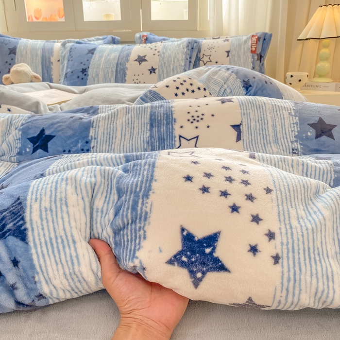 91家纺网 家纺一手货源 找家纺 红日子纺织品 2025新款高克重牛奶绒印花四件套 漫天繁星