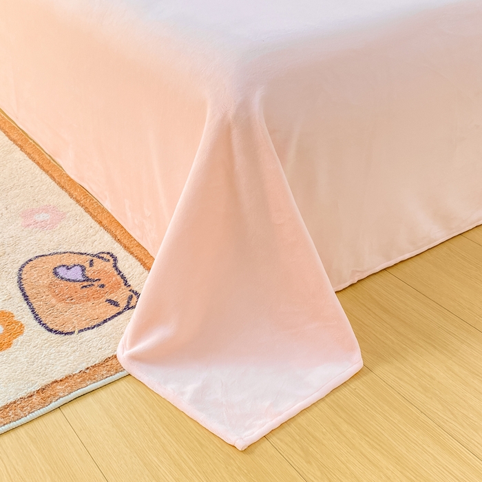 91家纺网 家纺一手货源 找家纺 红日子纺织品 2025新款高克重牛奶绒印花四件套 三小只