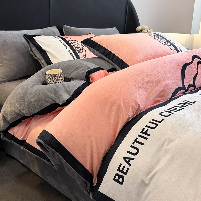 91家纺网 家纺一手货源 找家纺 色鬼布艺高端家居主号 2025秋冬新款宝宝绒牛奶绒四件套提供买家秀 粉黛佳人