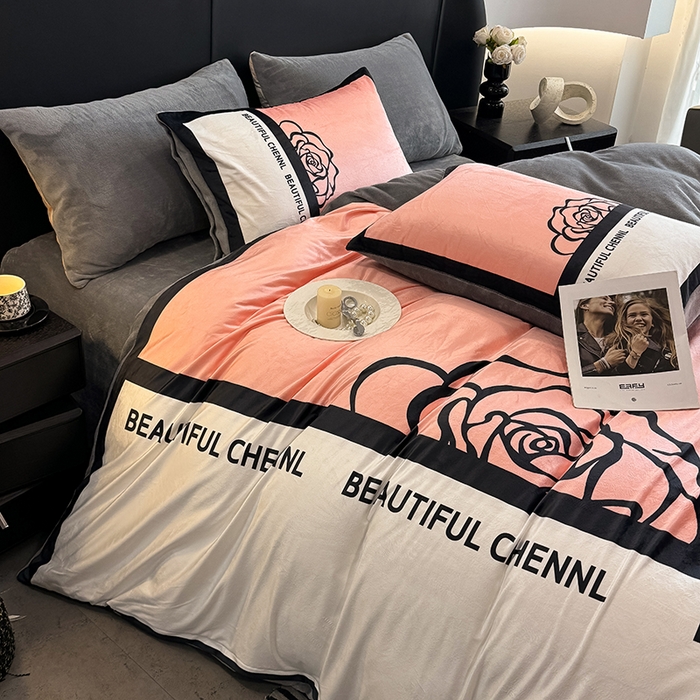 91家纺网 家纺一手货源 找家纺 色鬼布艺高端家居主号 2025秋冬新款宝宝绒牛奶绒四件套提供买家秀 粉黛佳人