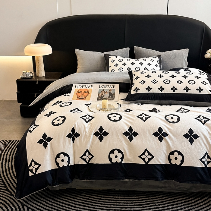 91家纺网 家纺一手货源 找家纺 色鬼布艺高端家居主号 2025秋冬新款宝宝绒牛奶绒四件套提供买家秀 简约白