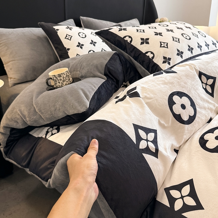 91家纺网 家纺一手货源 找家纺 色鬼布艺高端家居主号 2025秋冬新款宝宝绒牛奶绒四件套提供买家秀 简约白