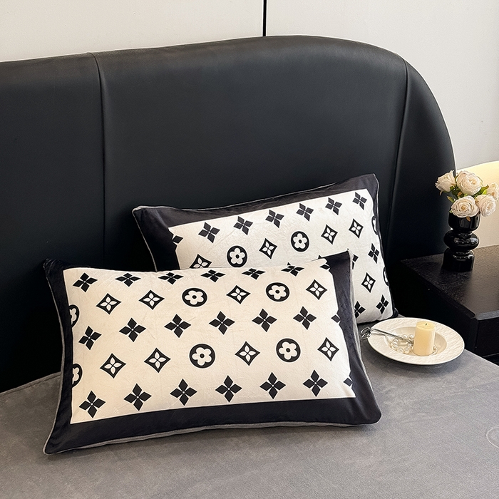 91家纺网 家纺一手货源 找家纺 色鬼布艺高端家居主号 2025秋冬新款宝宝绒牛奶绒四件套提供买家秀 简约白