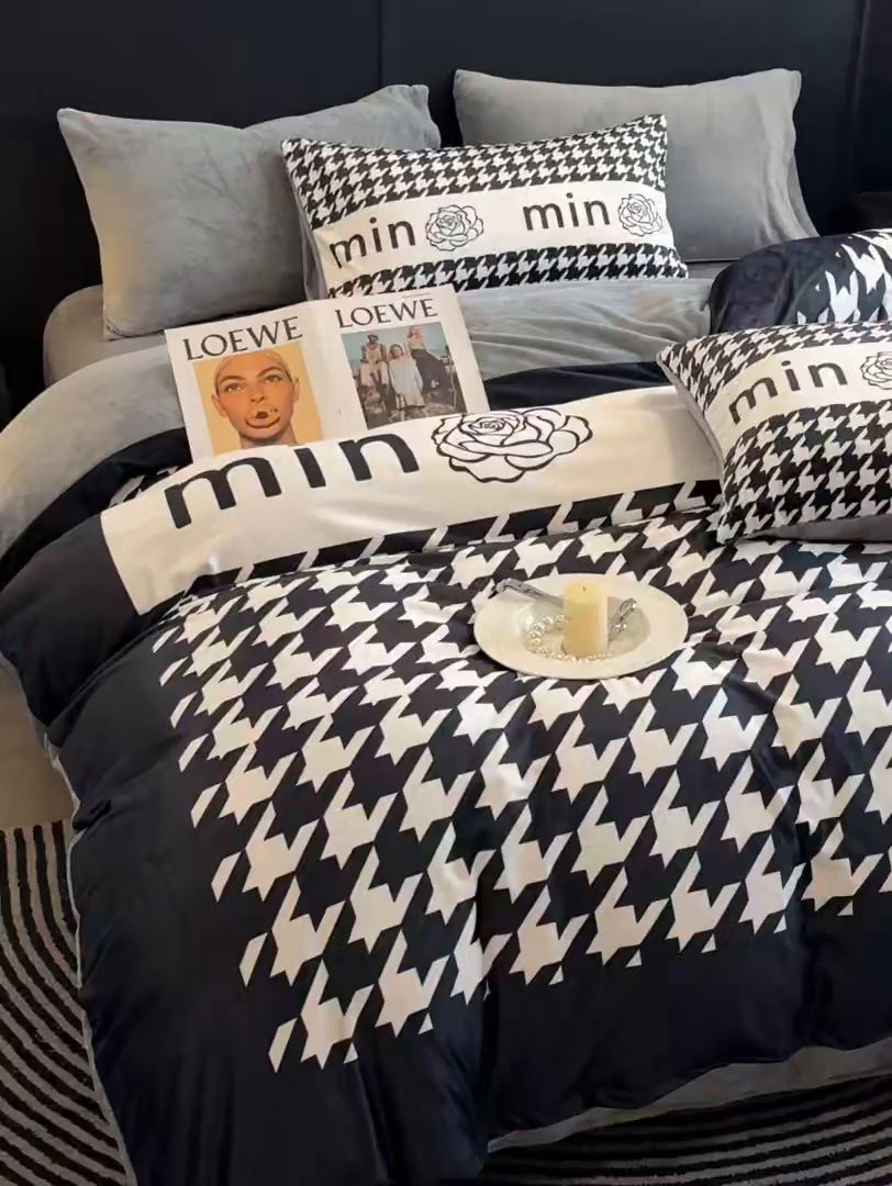 91家纺网 家纺一手货源 找家纺 色鬼布艺高端家居主号 2025秋冬新款宝宝绒牛奶绒四件套提供买家秀 千鸟格min