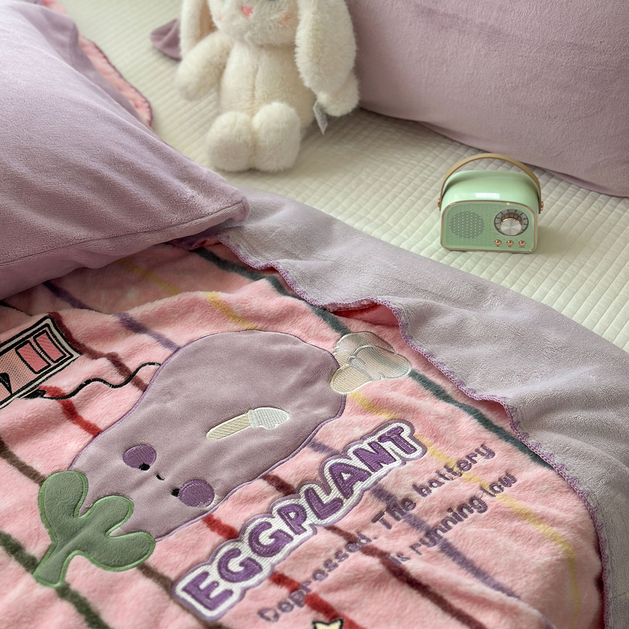 91家纺网 家纺一手货源 找家纺 柚子YOUTH 2025新款牛奶绒羊绒多功能毯毯子 充电茄子