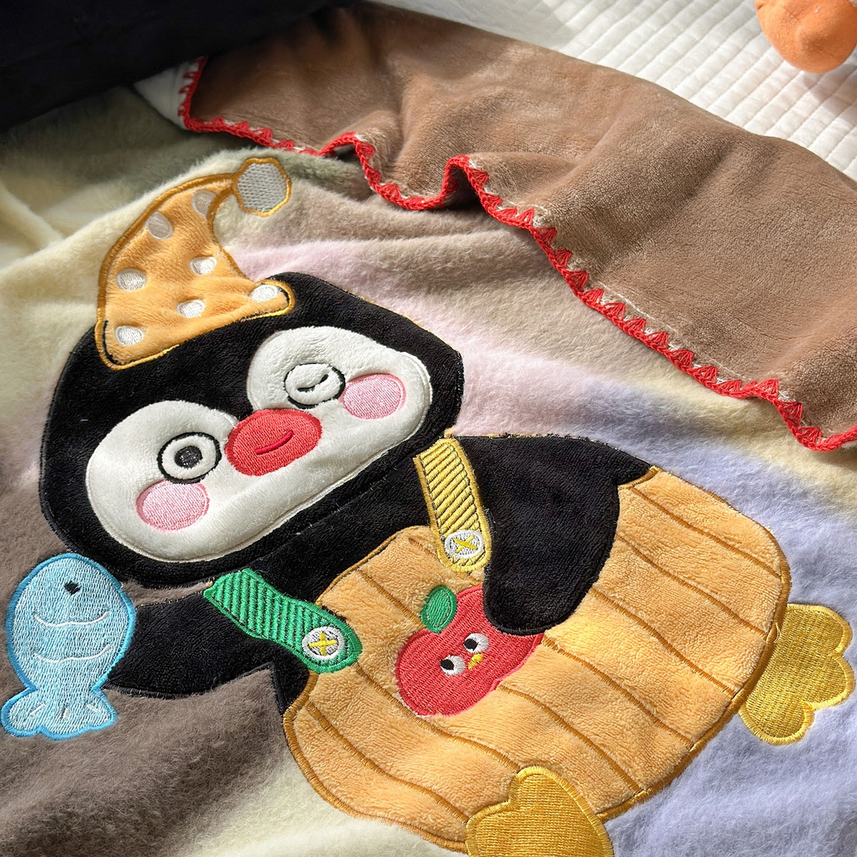 91家纺网 家纺一手货源 找家纺 柚子YOUTH 2025新款牛奶绒羊绒多功能毯毯子 糖心企鹅