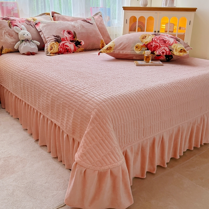 91家纺网 家纺一手货源 找家纺 鸿羽樱家纺《原伊菲晓》 2025新款花仙子系列印花牛奶绒床盖炕垫炕盖四件套-云裳 云裳-花田可人