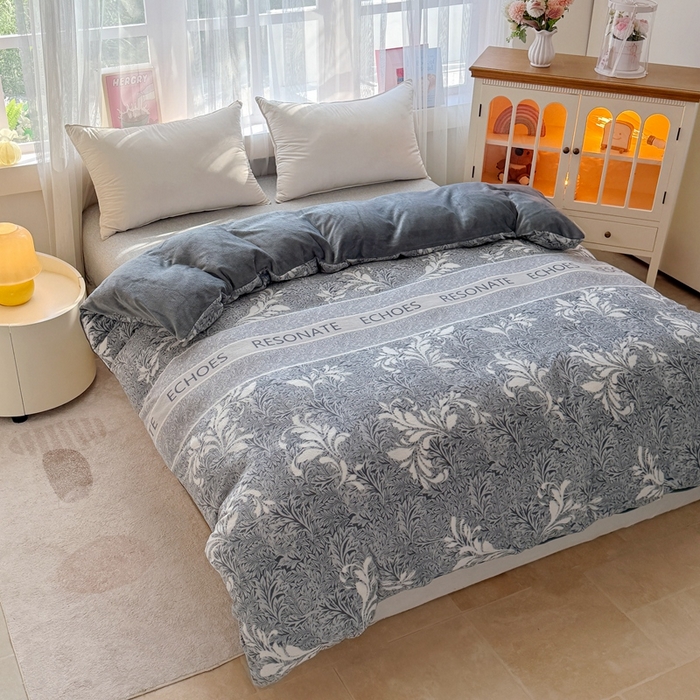 91家纺网 家纺一手货源 找家纺 鸿羽樱家纺《原伊菲晓》 2025新款花仙子系列印花牛奶绒床盖炕垫炕盖四件套-云裳 云裳-可可之梦