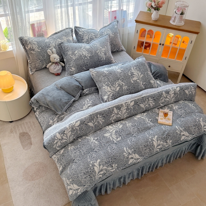 91家纺网 家纺一手货源 找家纺 鸿羽樱家纺《原伊菲晓》 2025新款花仙子系列印花牛奶绒床盖炕垫炕盖四件套-云裳 云裳-可可之梦