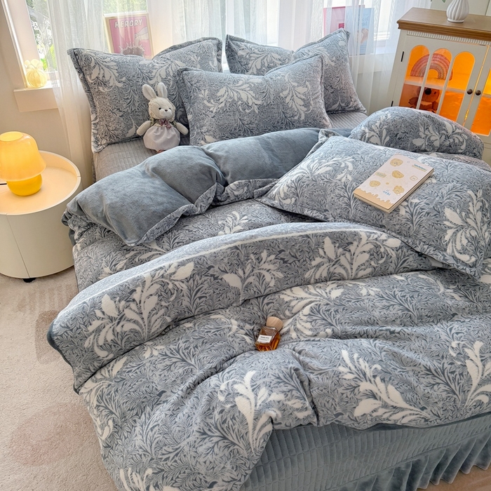 91家纺网 家纺一手货源 找家纺 鸿羽樱家纺《原伊菲晓》 2025新款花仙子系列印花牛奶绒床盖炕垫炕盖四件套-云裳 云裳-可可之梦