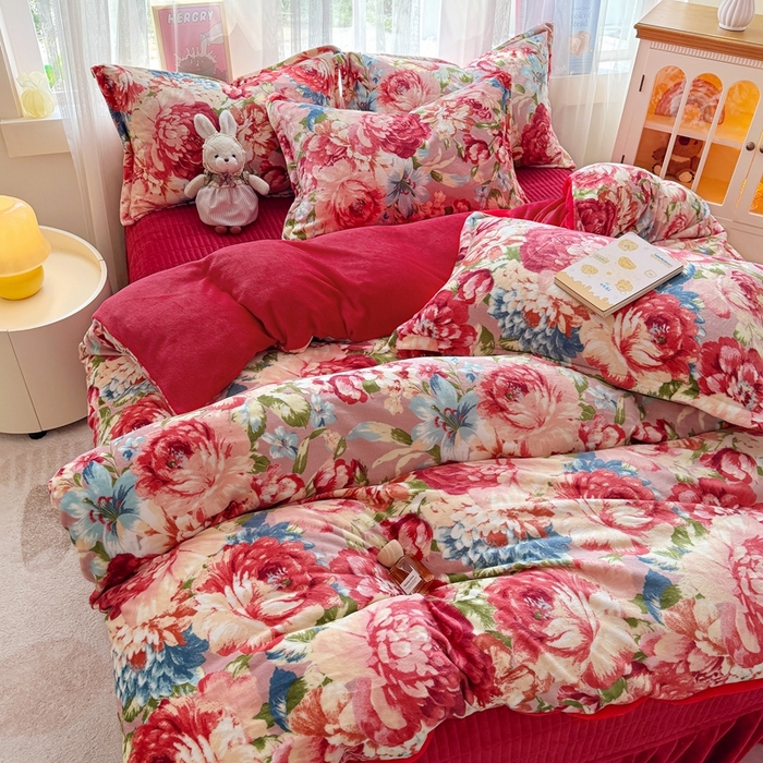 91家纺网 家纺一手货源 找家纺 鸿羽樱家纺《原伊菲晓》 2025新款花仙子系列印花牛奶绒床盖炕垫炕盖四件套-云裳 云裳-牡丹倾城红