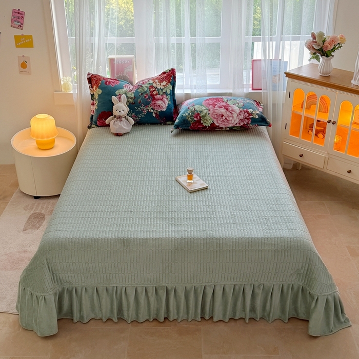 91家纺网 家纺一手货源 找家纺 鸿羽樱家纺《原伊菲晓》 2025新款花仙子系列印花牛奶绒床盖炕垫炕盖四件套-云裳 云裳-牡丹倾城蓝