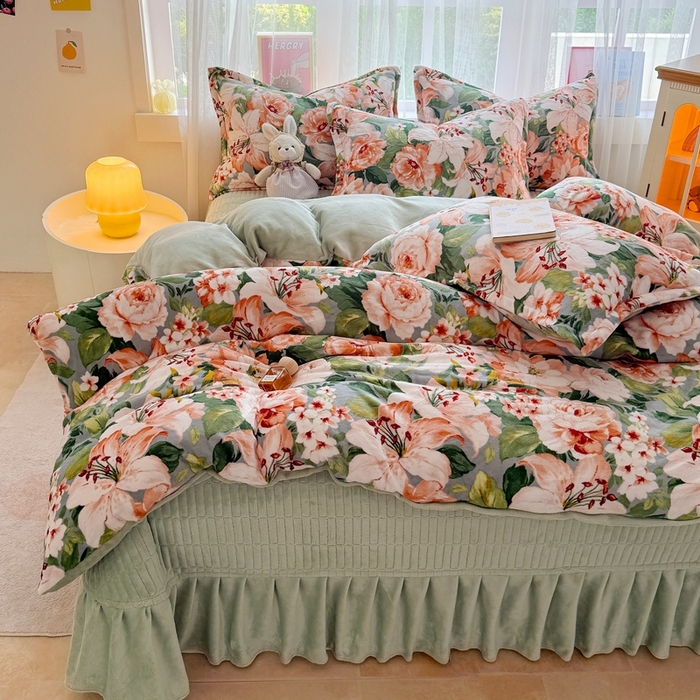 91家纺网 家纺一手货源 找家纺 鸿羽樱家纺《原伊菲晓》 2025新款花仙子系列印花牛奶绒床盖炕垫炕盖四件套-云裳 云裳-牡丹倾城绿